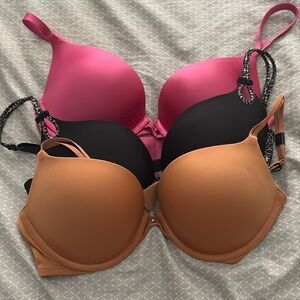 Lot of 3 Victoria’s Secret Bras size 36C 1 nwt